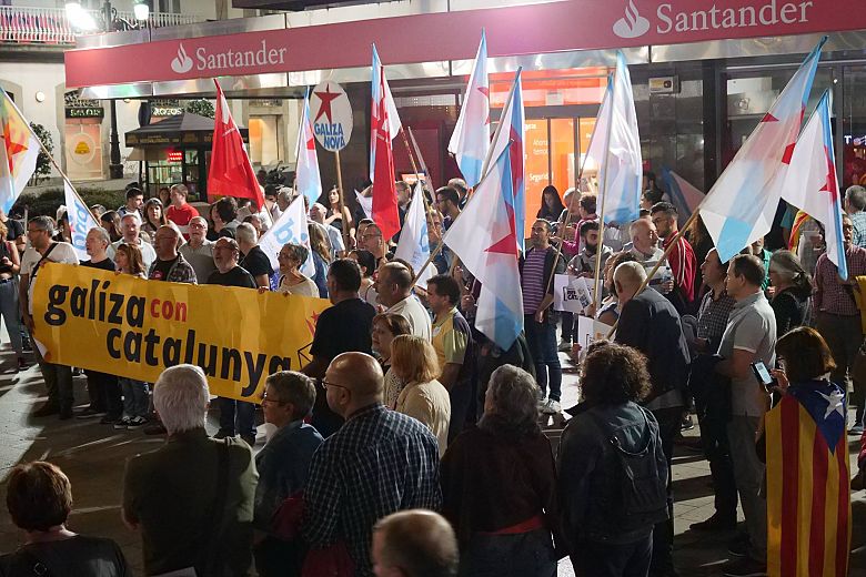 17-10-27 GalizaConCatalunyaVigo02.jpg